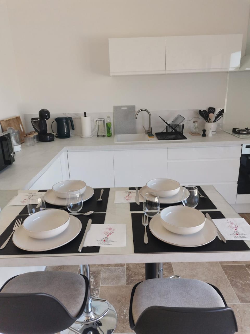Kitchen or kitchenette, Dining area