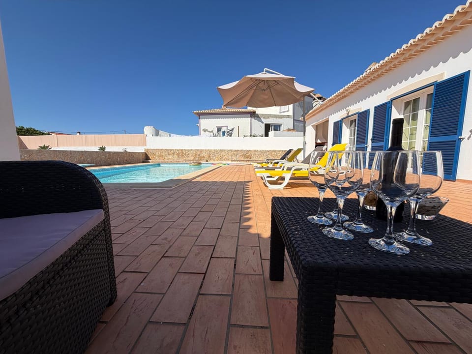 Property building, Dining area, Swimming pool, sunbed
