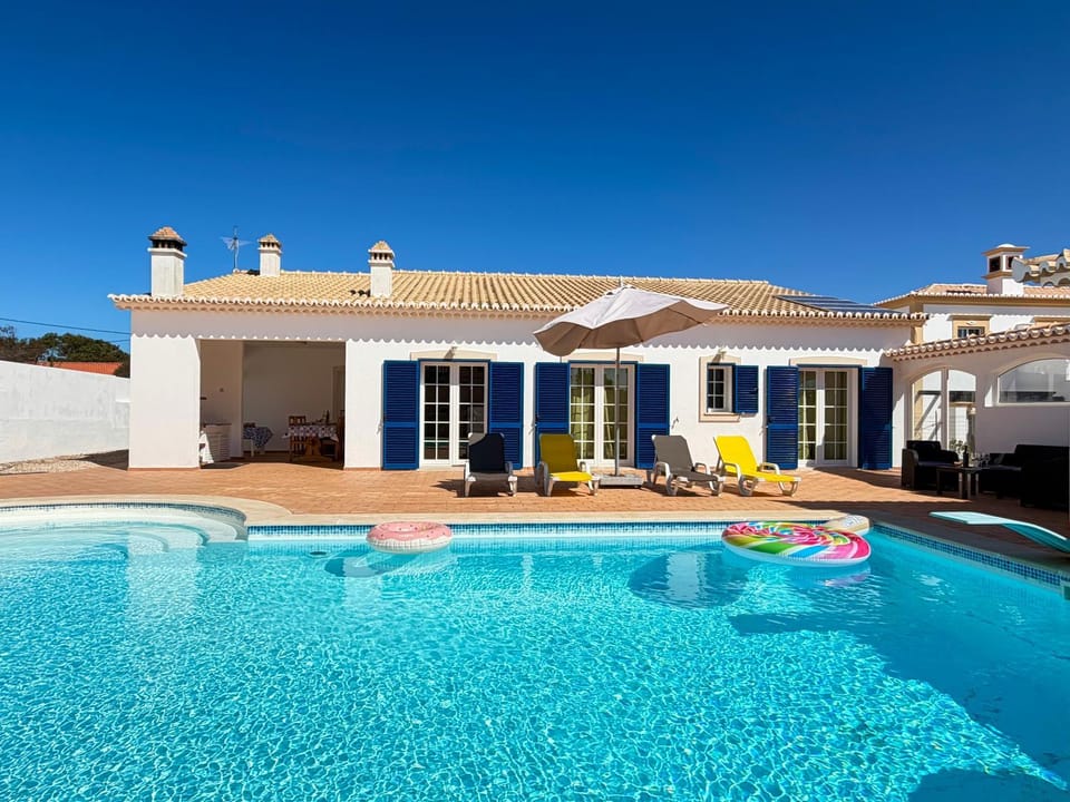 Property building, Pool view, Swimming pool, sunbed