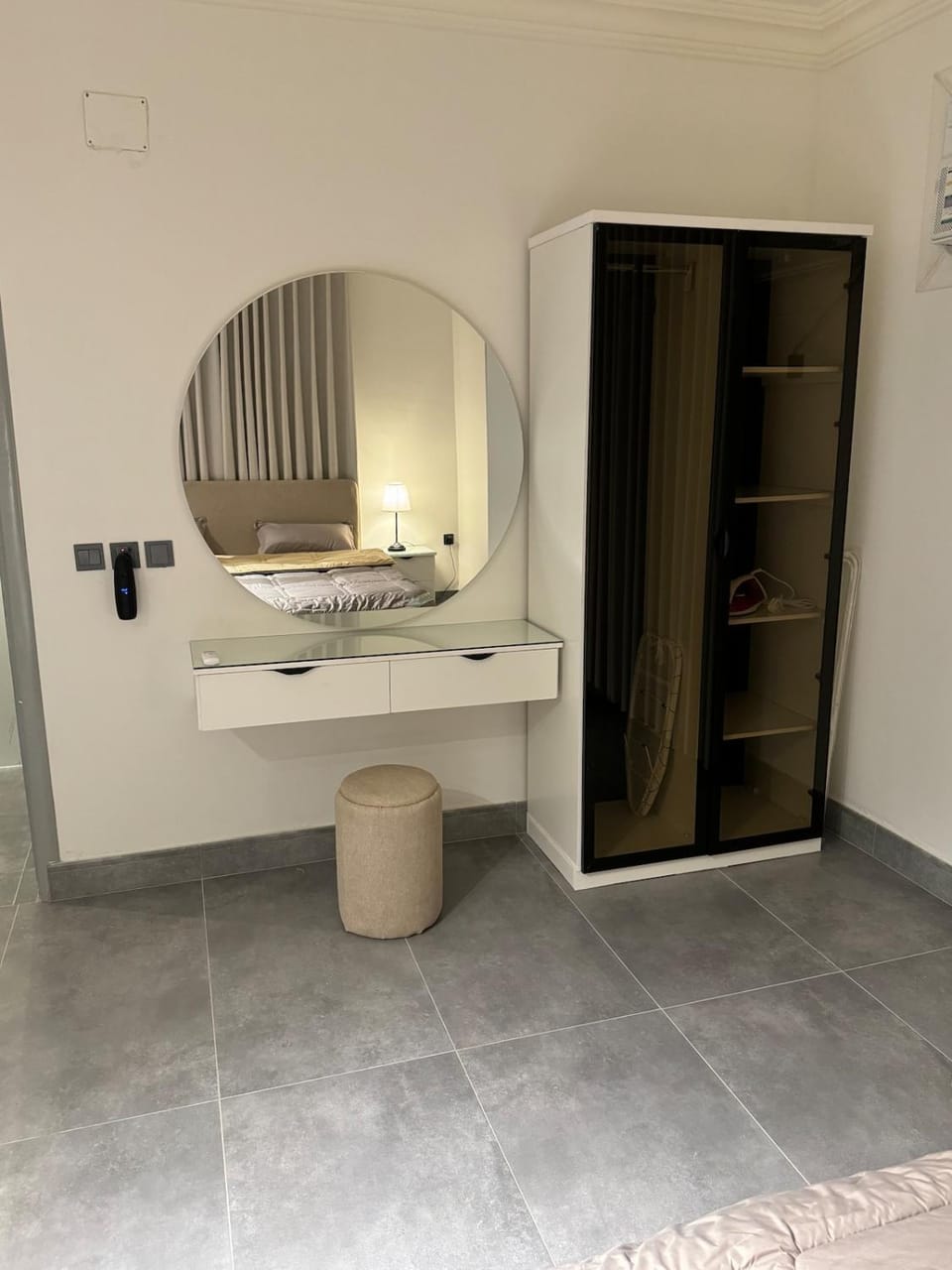 Luxury Lynn Apartment, Smart Entry, Private Bedroom and Living Room Apartment in Saudi Arabia