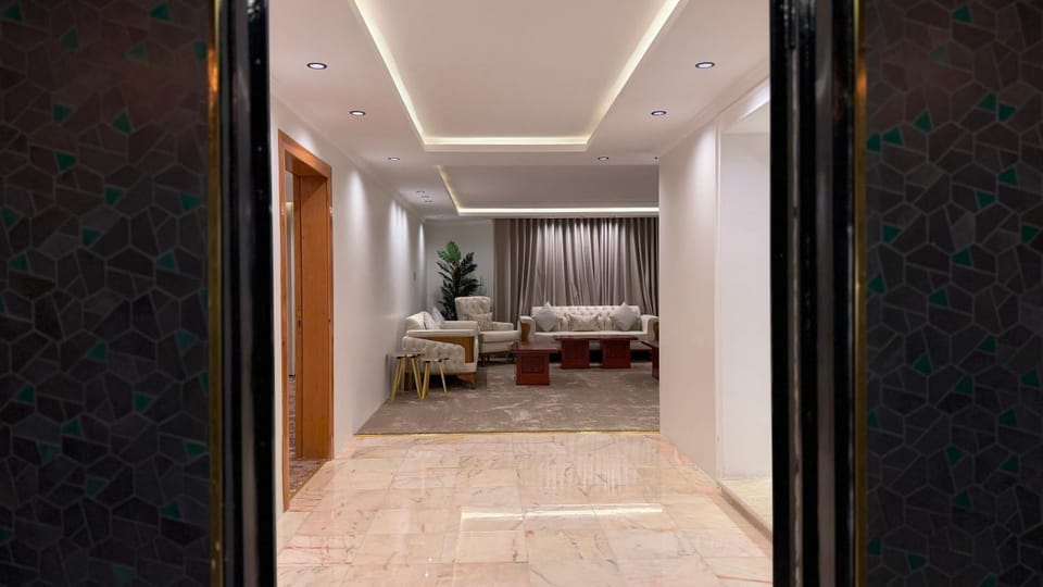 Photo of the whole room, Seating area