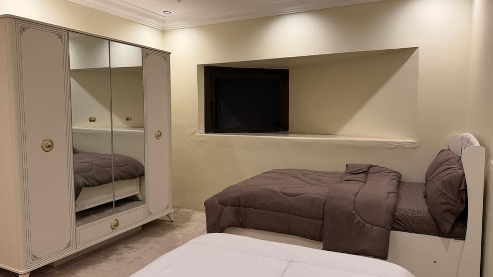 Bedroom, wardrobe