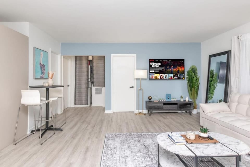 Lauderdale Hideaway Beach & Downtown House in Fort Lauderdale