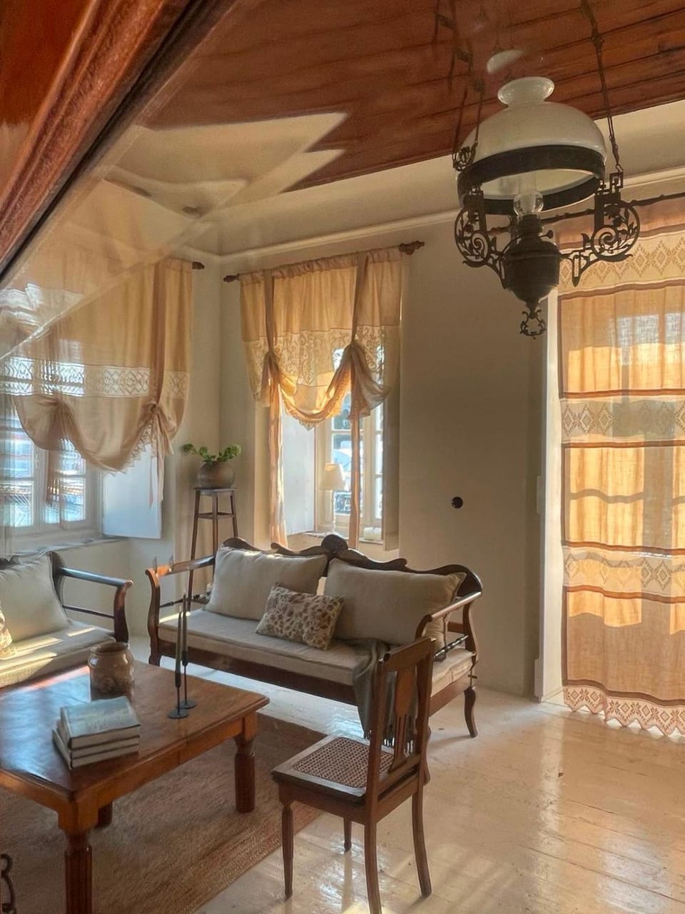 Living room, Seating area