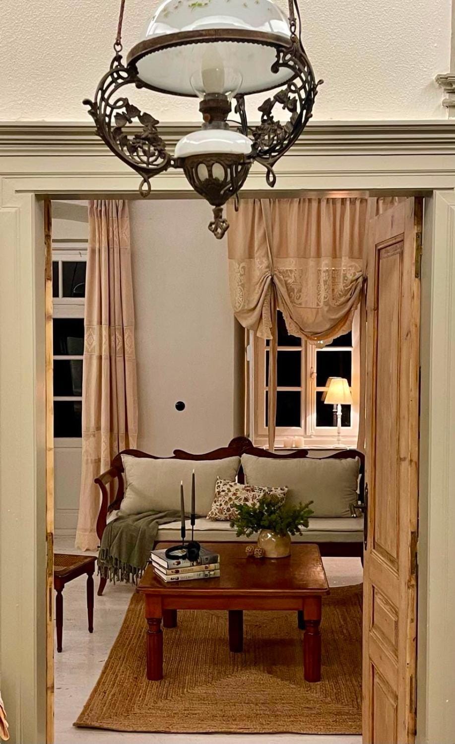 Living room, Photo of the whole room, Seating area