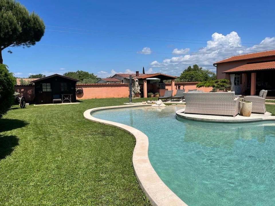 Lovely apartment with pool and garden Apartment in Medulin