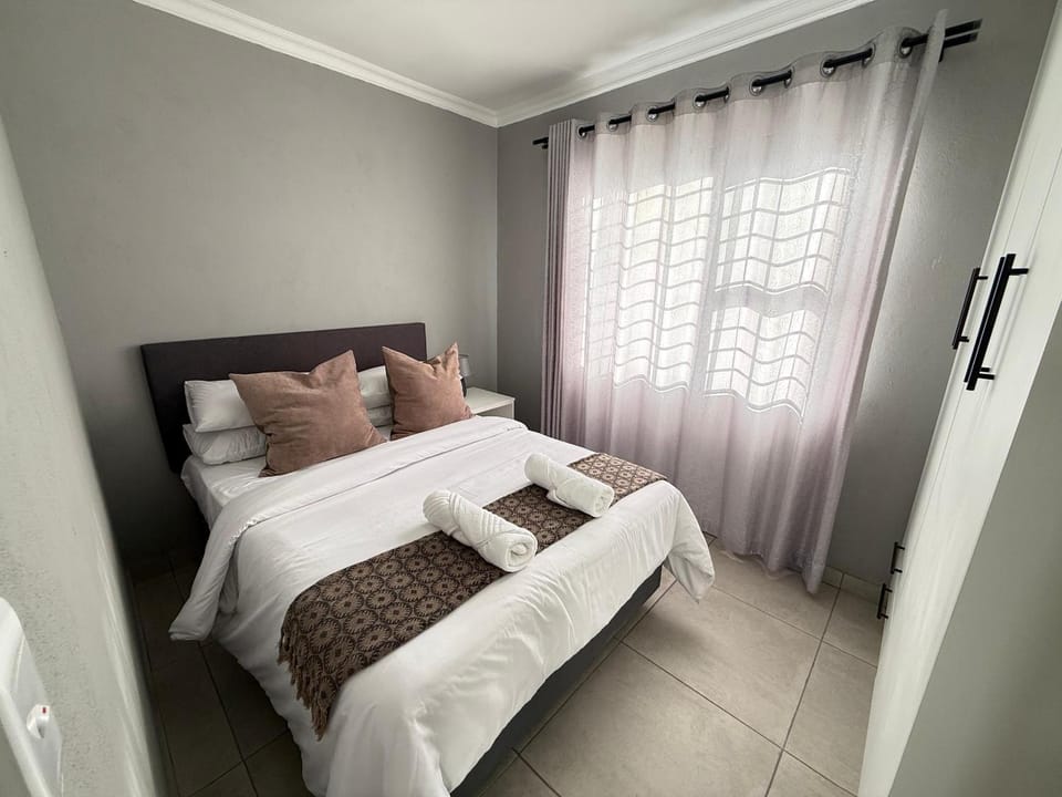 Cozy 2 Bedroom Cottage in The Reeds, Centurion Apartment in Pretoria