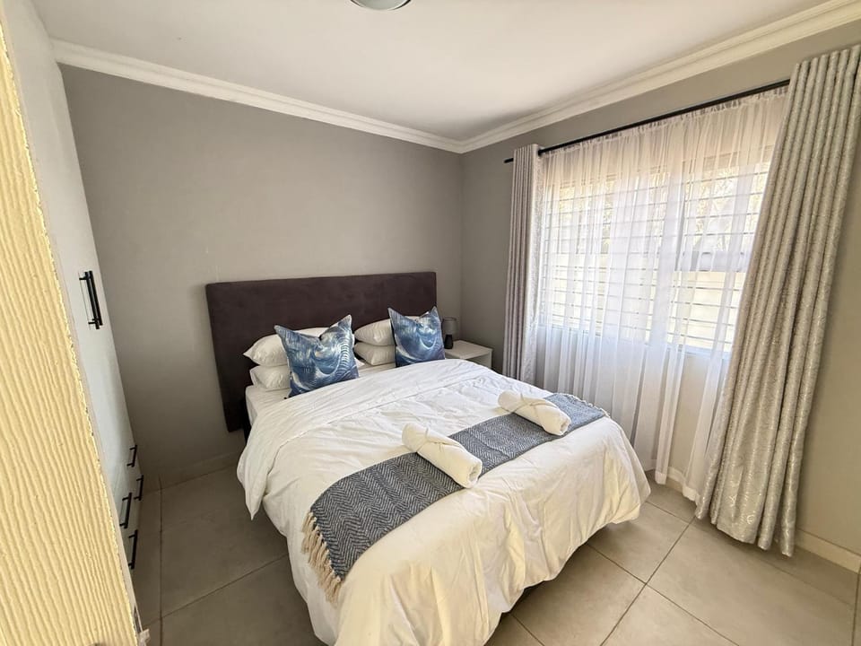 Cozy 2 Bedroom Cottage in The Reeds, Centurion Apartment in Pretoria