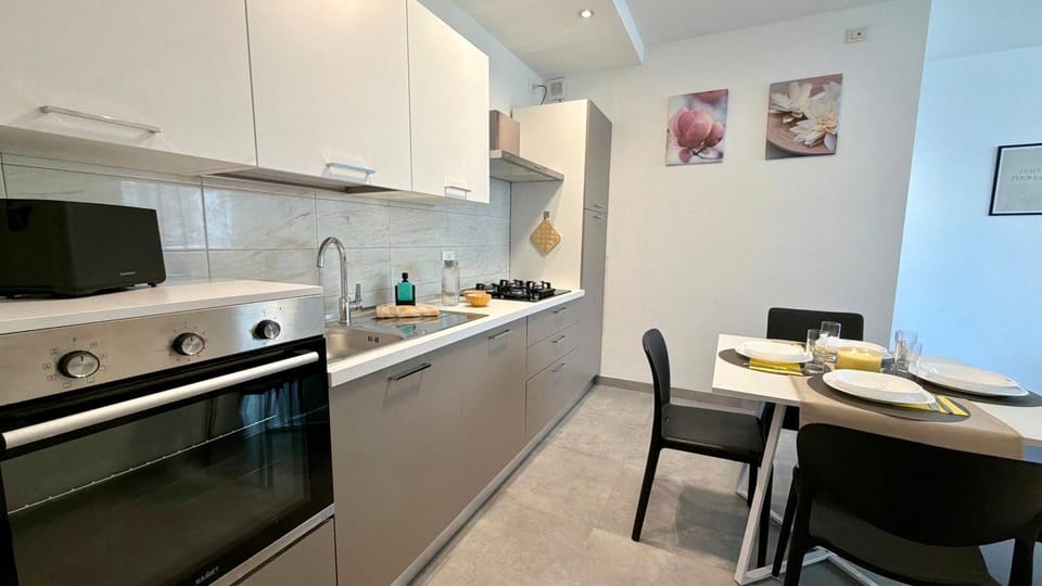 Kitchen or kitchenette, Dining area, oven, stove, toaster