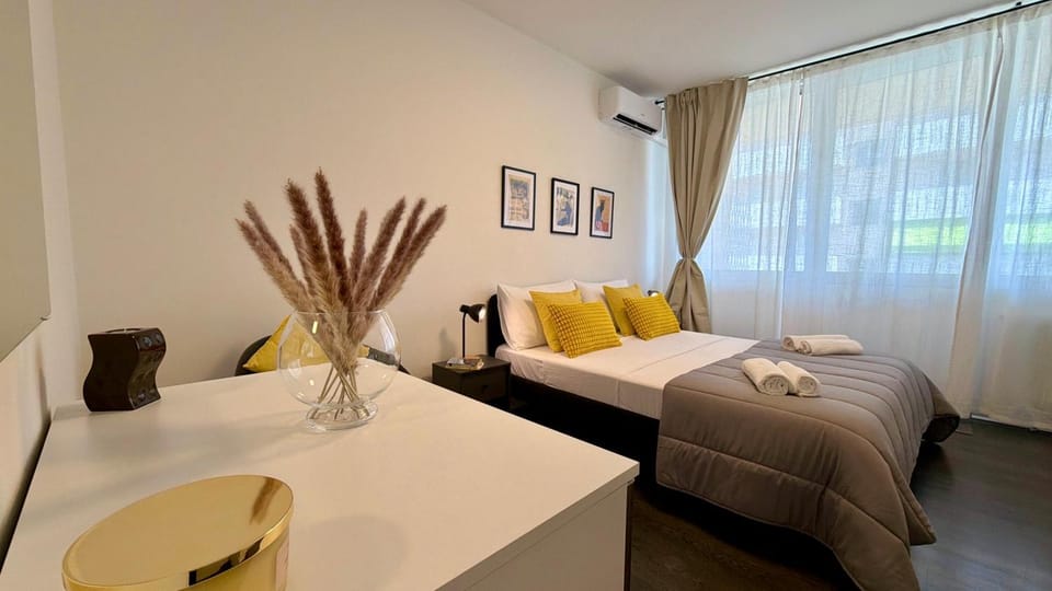 Bed, Photo of the whole room, Bedroom, towels, air conditioner