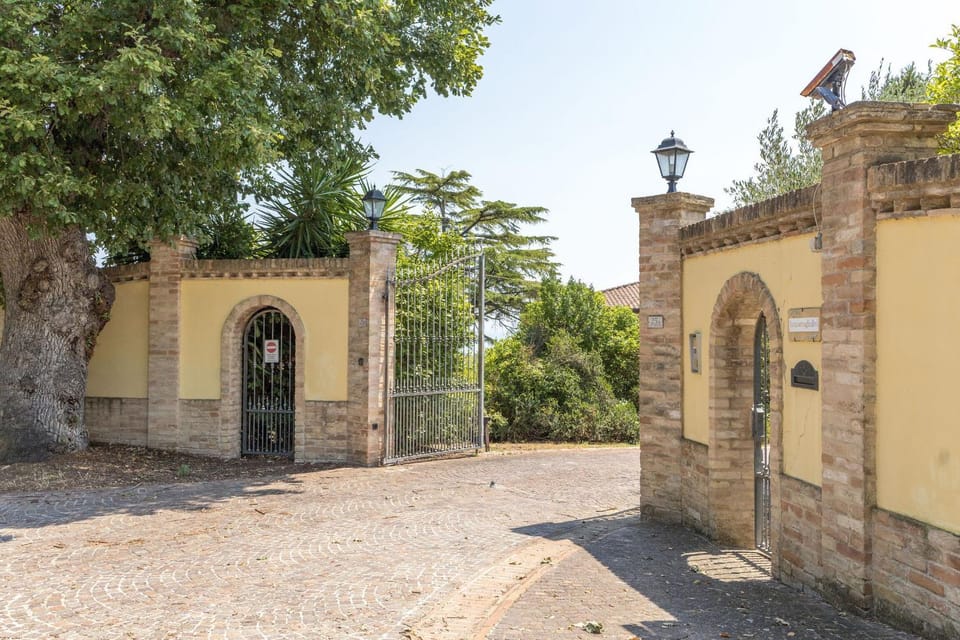 Facade/entrance