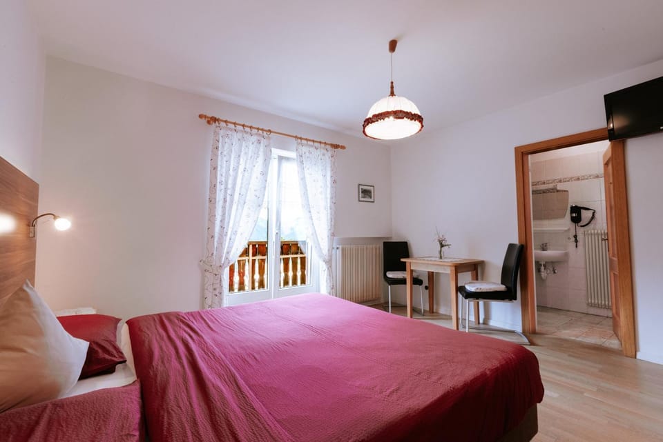 Bathroom, View (from property/room), Balcony/Terrace, Photo of the whole room, Bedroom, Mountain view, Family