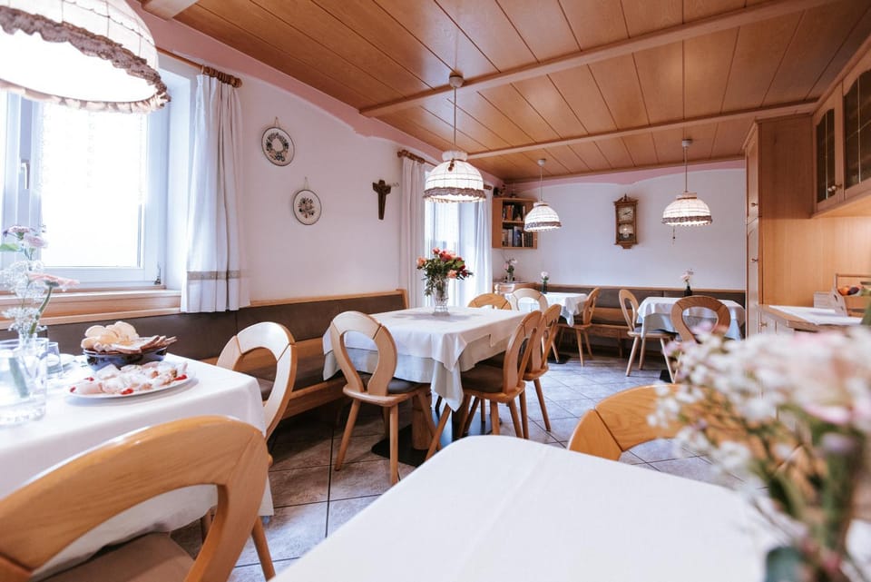 Living room, Seating area, Breakfast, Continental breakfast