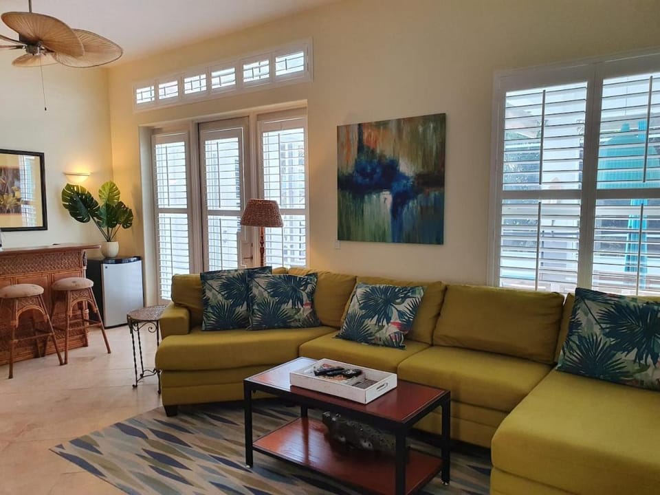 Poolside Ocean Living for the Family House in Palm Coast