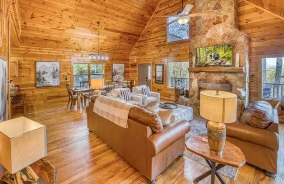 Darby's Ridge House in Blue Ridge Lake