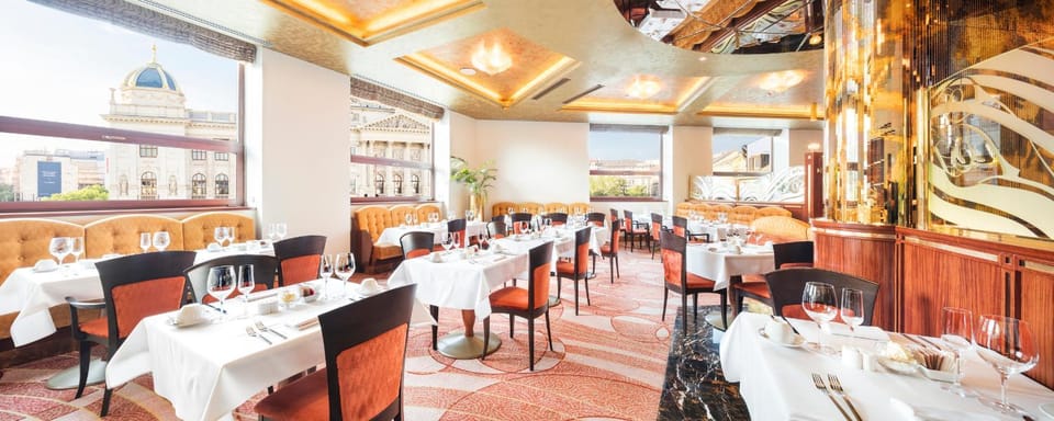 Lounge or bar, Meals