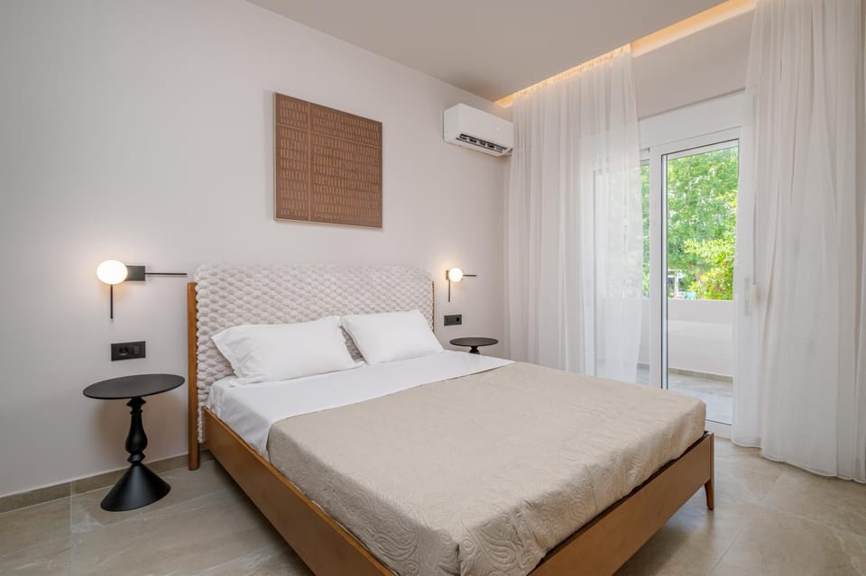 Bed, Bedroom, air conditioner