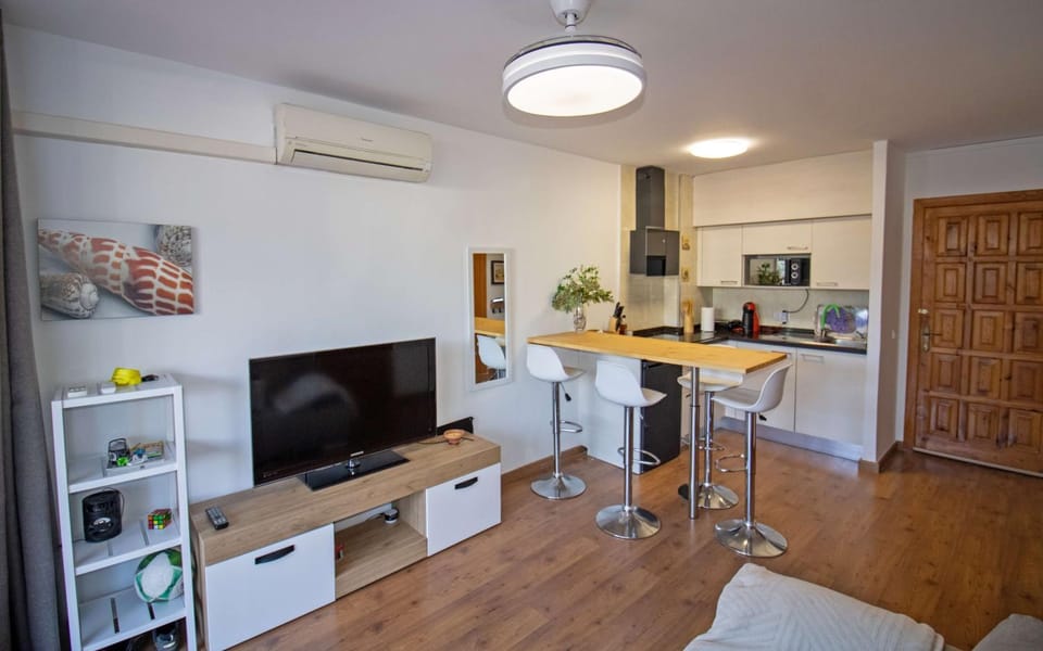 TV and multimedia, Kitchen or kitchenette, Living room, Seating area, Dining area, Evening entertainment, stove