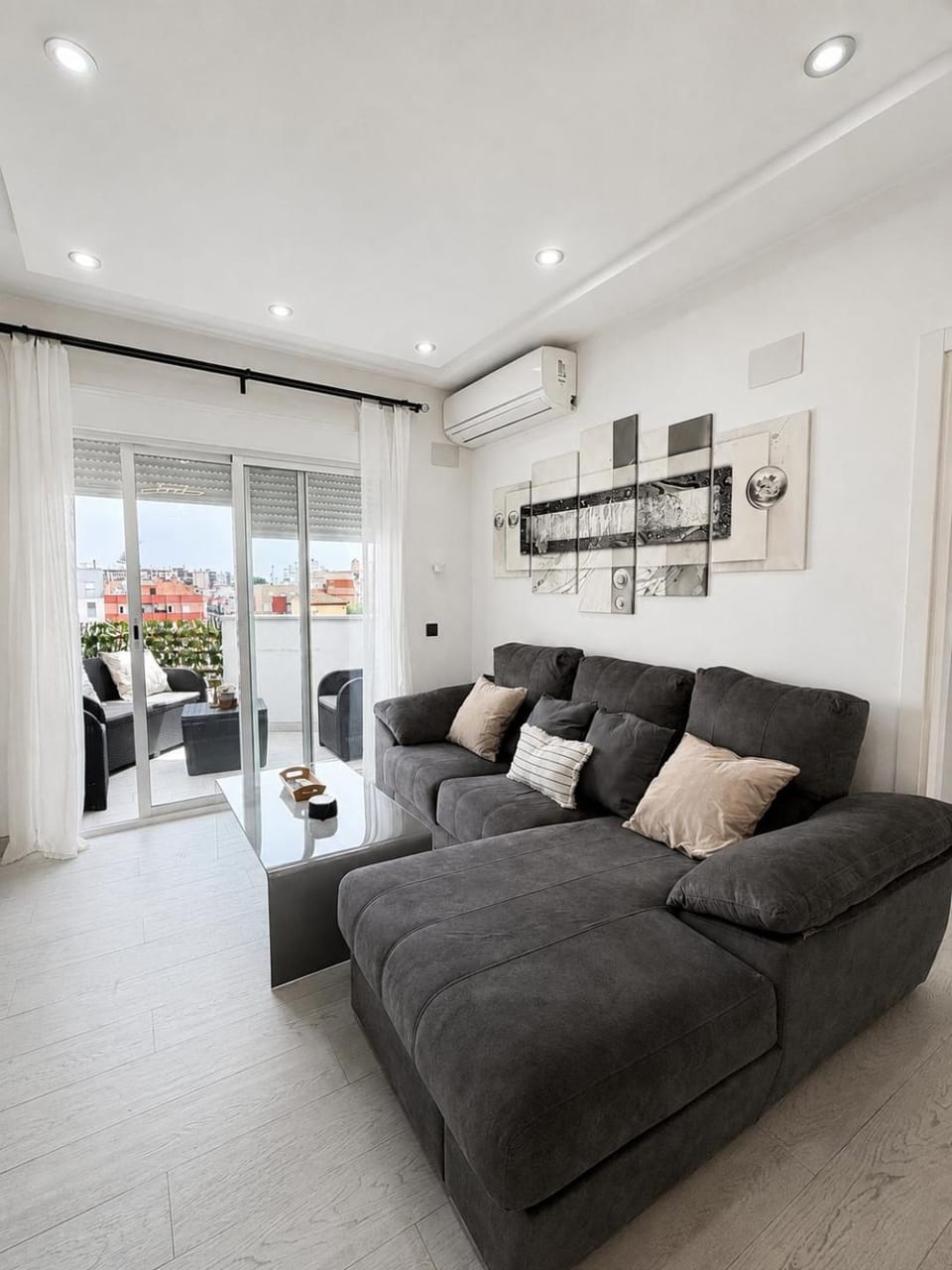Living room, Seating area