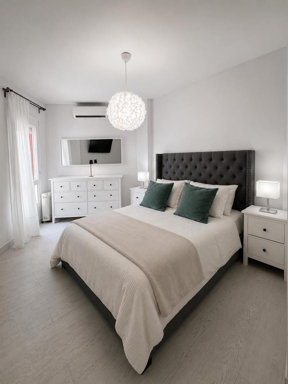 Bed, TV and multimedia, Photo of the whole room, Bedroom, air conditioner