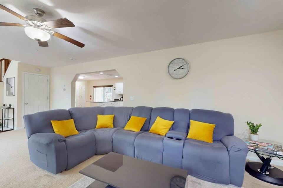 Pocono Home with Hot Tub EV Charge Pool & Tennis House in Coolbaugh Township