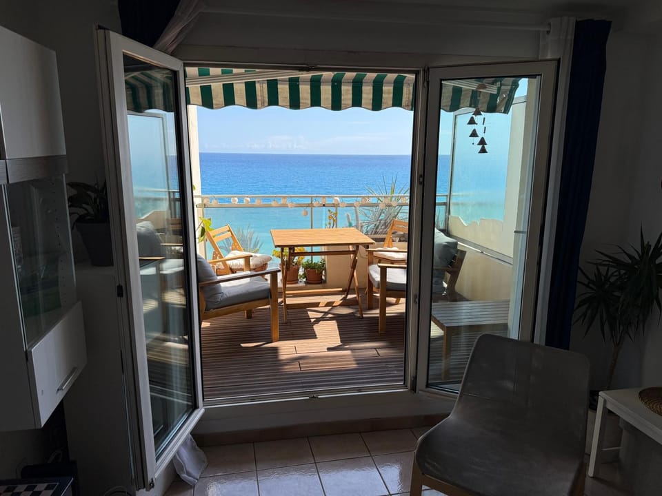 Seafront duplex with lovely terrace Apartment in Nice