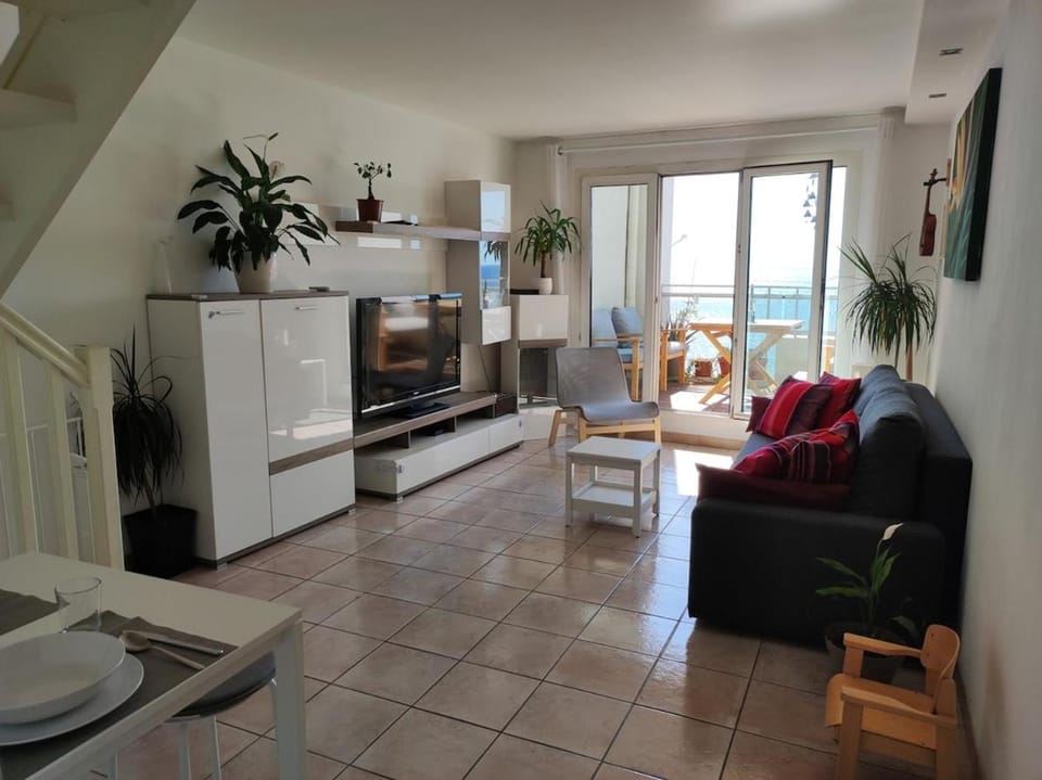 Seafront duplex with lovely terrace Apartment in Nice