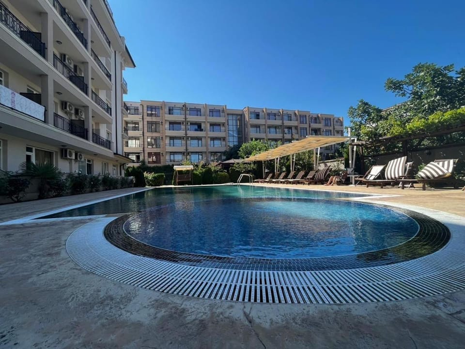 Солнечный Берег Болгария апартамент с бассейном рядом море Apartment in Sunny Beach