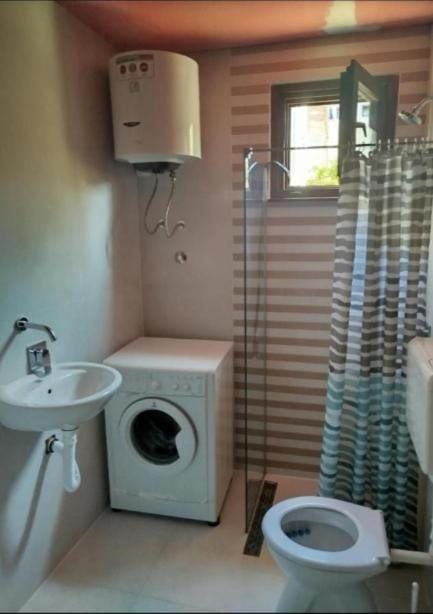Room for two with shared bathroom and kitchen Vacation rental in Dobrota