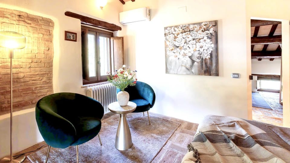 Seating area, Bedroom