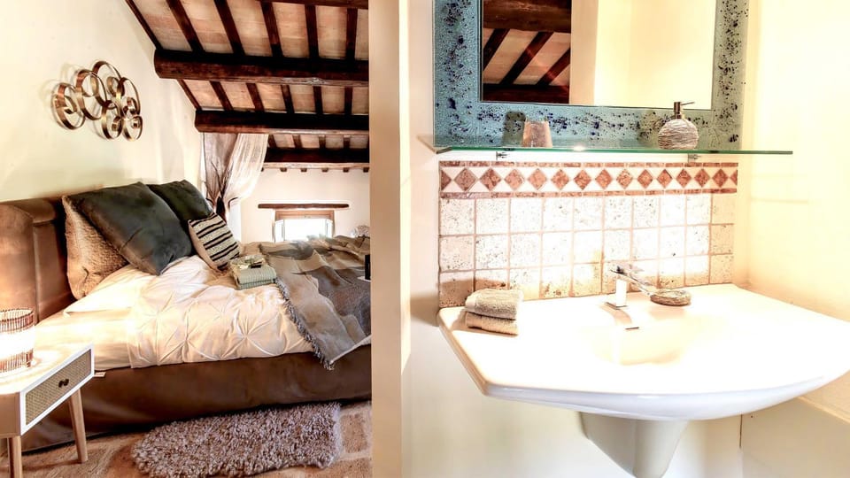 Bed, Bathroom, towels