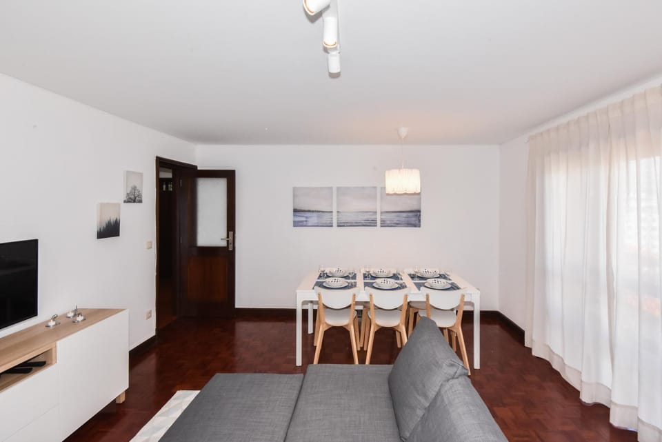 Beautiful Porto Gaia - Views, Metro & Free Parking Apartment in Vila Nova de Gaia