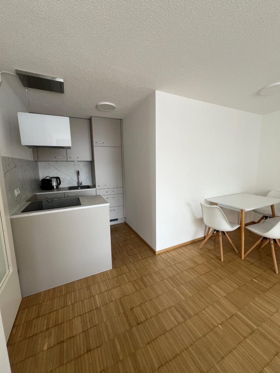 Kitchen or kitchenette, Dining area, stove