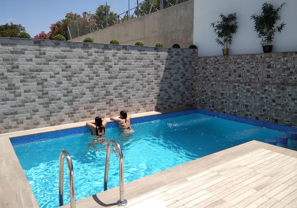 Swimming pool, Swimming pool