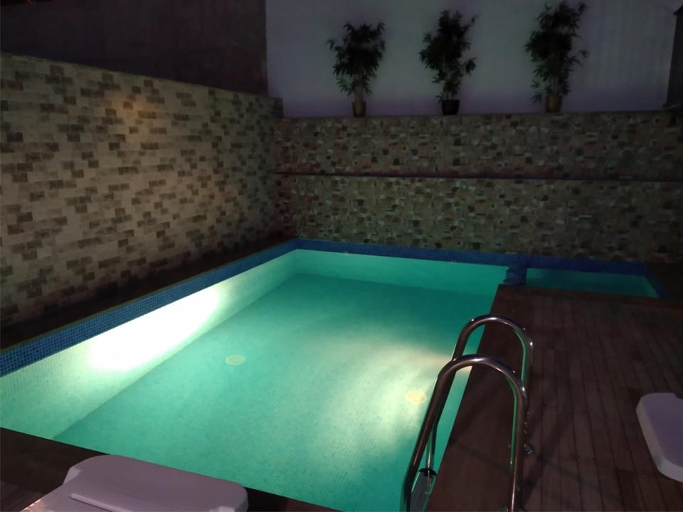 Swimming pool, Swimming pool