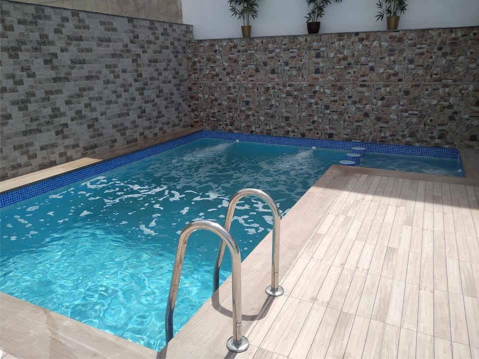 Swimming pool, Swimming pool