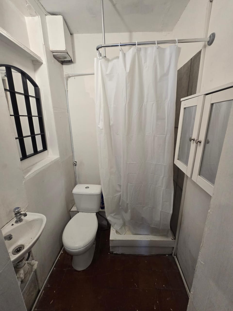 Large flat with parking, near town and trains Apartment in Dover