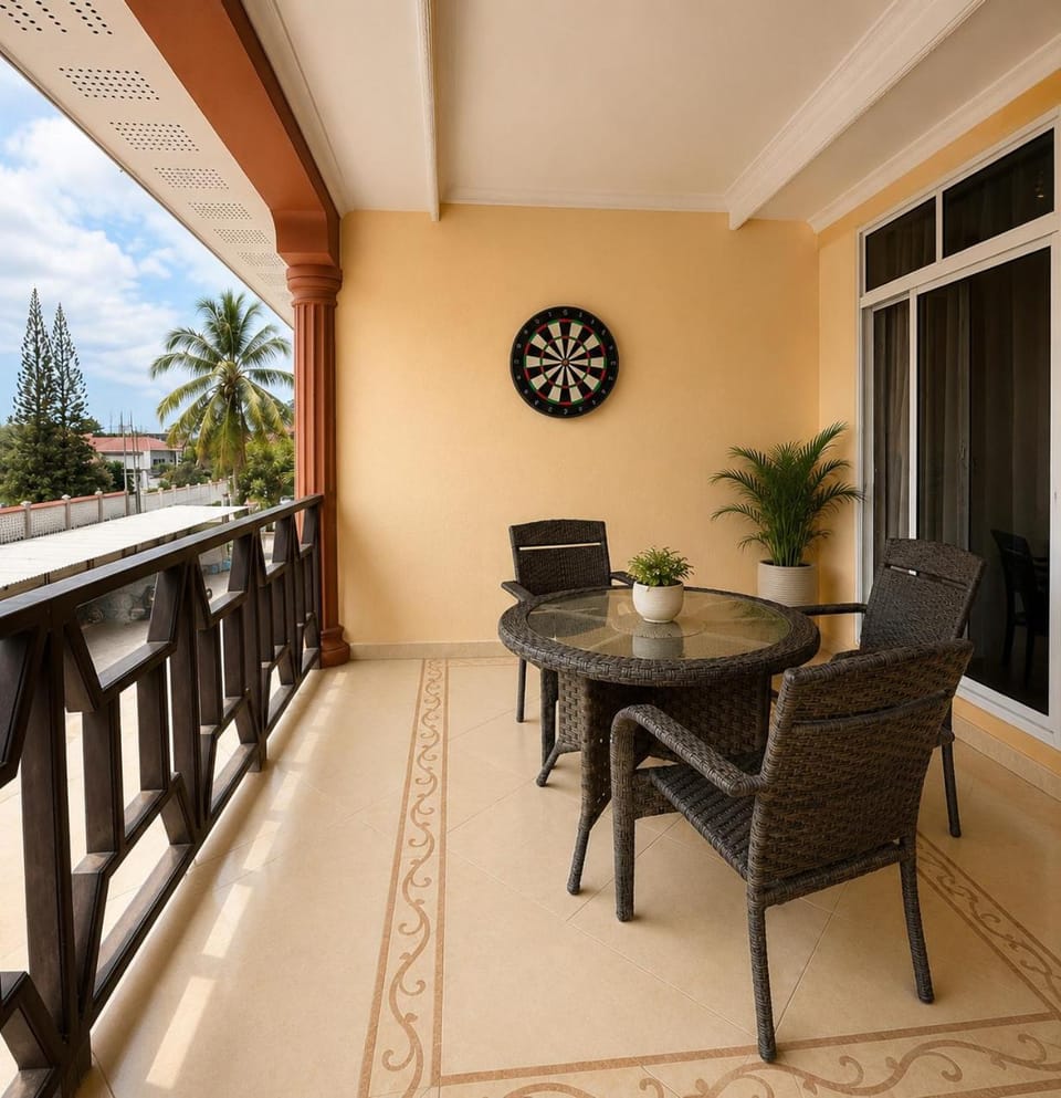 Patio, View (from property/room), Balcony/Terrace, Seating area, Dining area