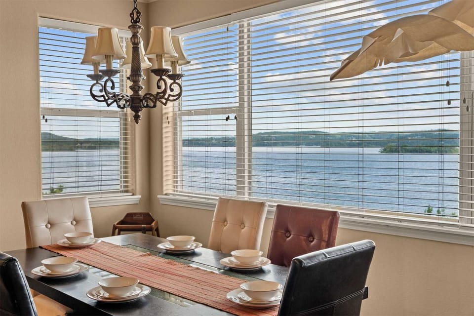 Yakov's Hideaway Lakefront House in Ridgedale