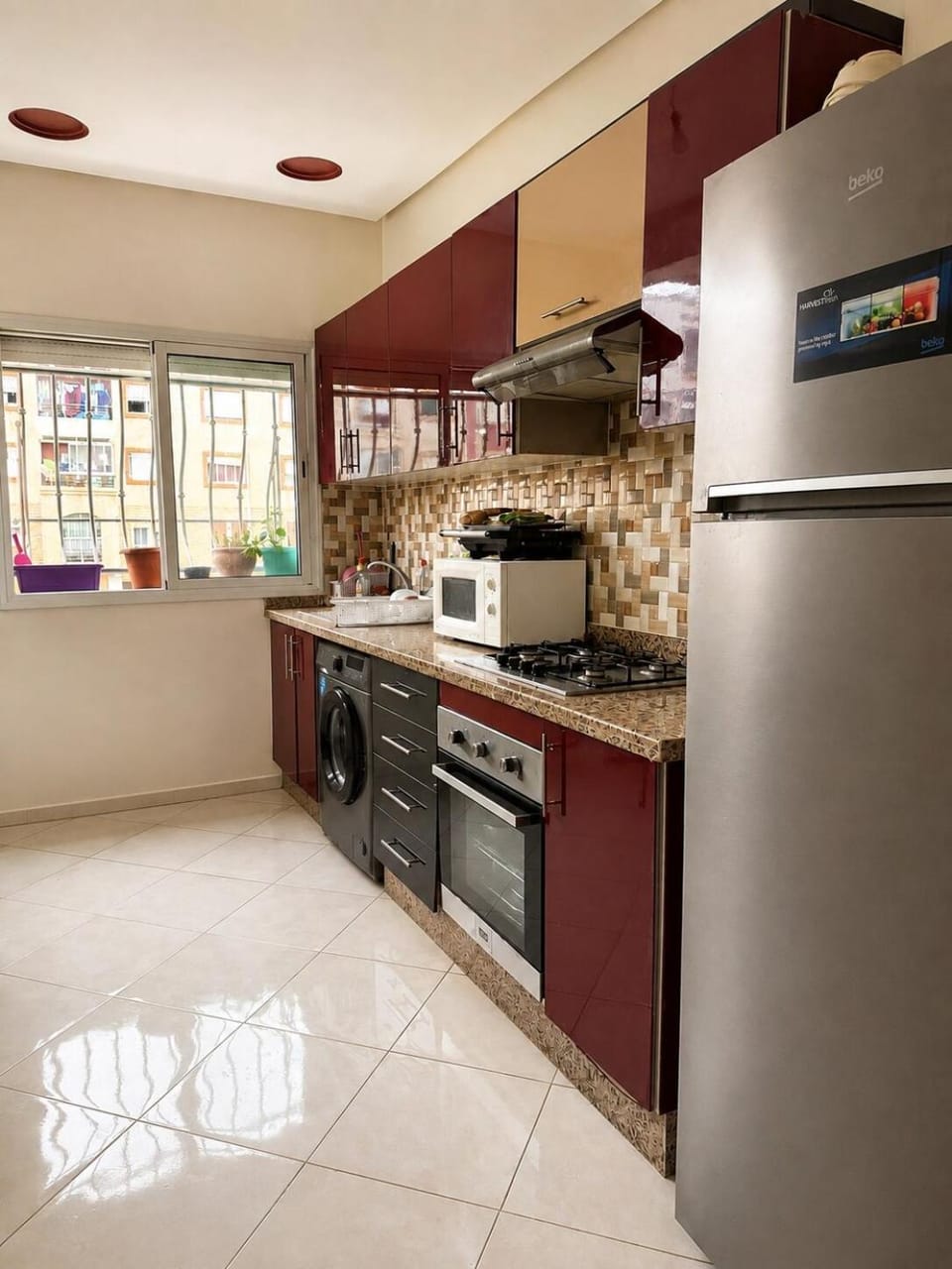 Kitchen or kitchenette, dishwasher, minibar, oven, stove, toaster