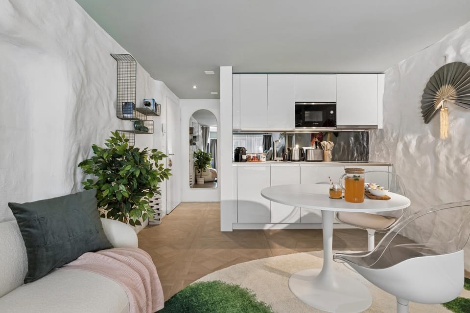 TheJewelleryBoxOldTownGemWithWaterViewBalcony Apartment in Zurich City