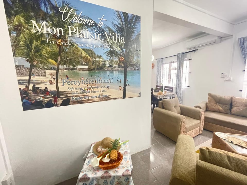 Living room, Beach, Entertainment