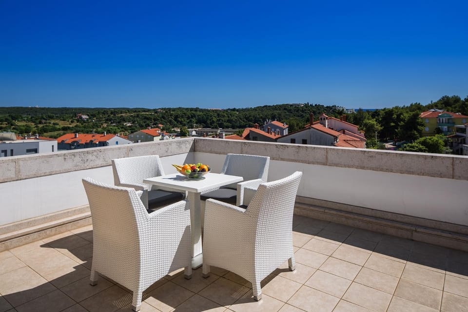 Patio, Day, View (from property/room), Balcony/Terrace