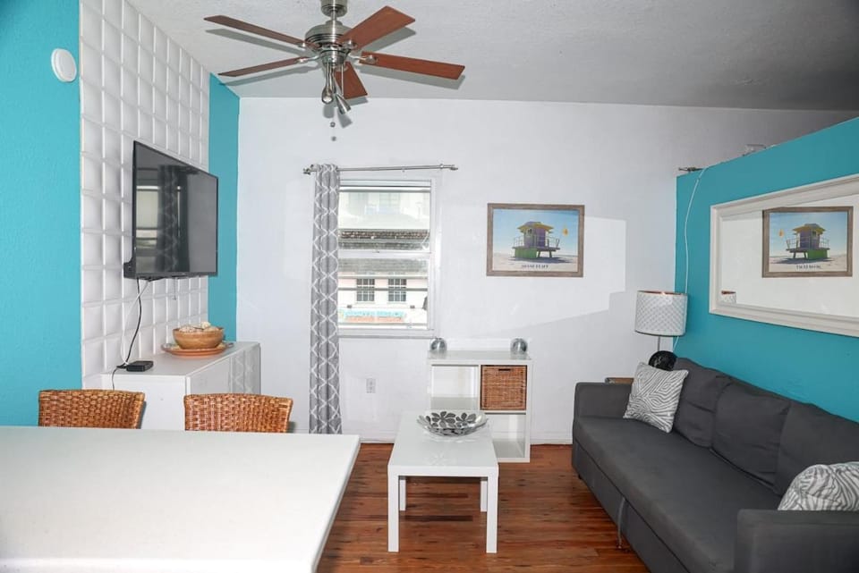 South Beach Apt, Pool Access, 5 Min to Beach Apartment in Flamingo Lummus