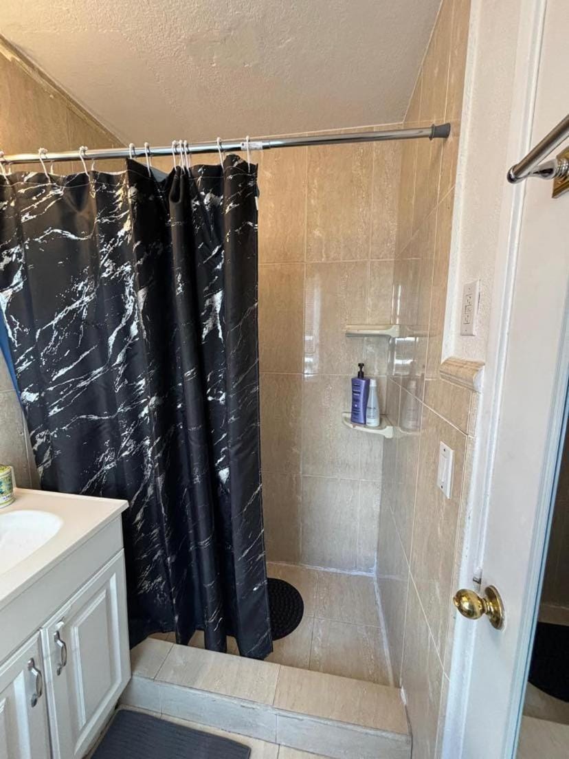 South Beach Apt, Pool Access, 5 Min to Beach Apartment in Flamingo Lummus