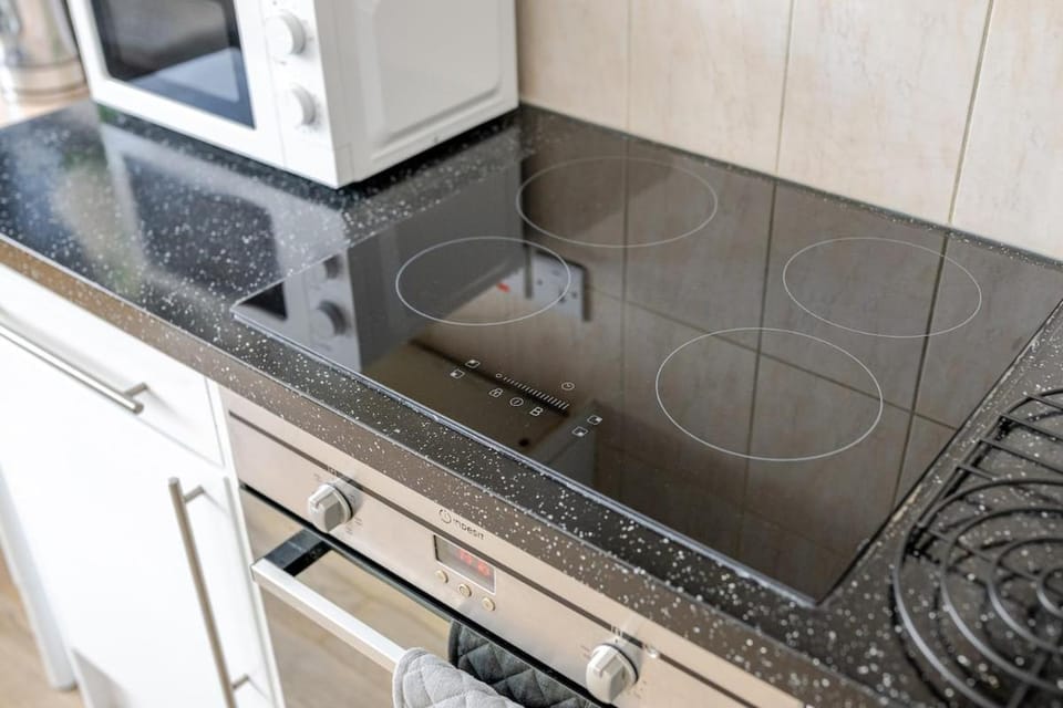 Central 1BR Flat Full Kitchen & Washing Machine Apartment in Andover