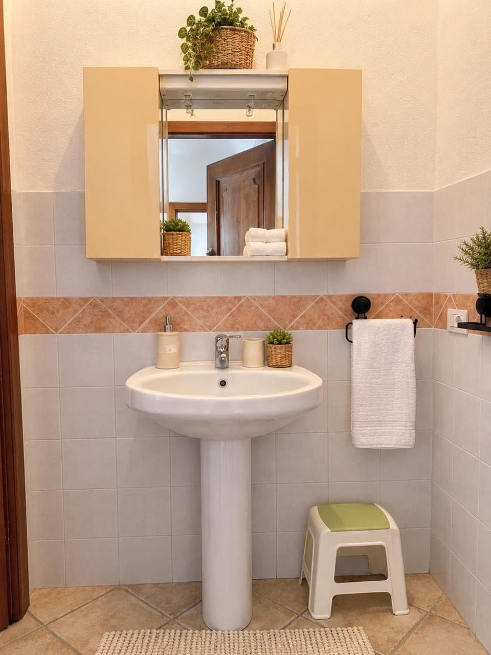 Bathroom, towels