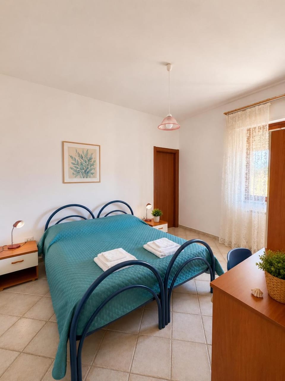 Bed, Photo of the whole room, towels
