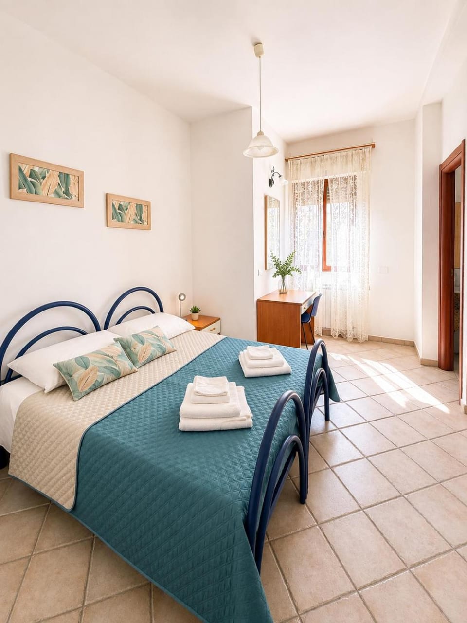 Bedroom, towels