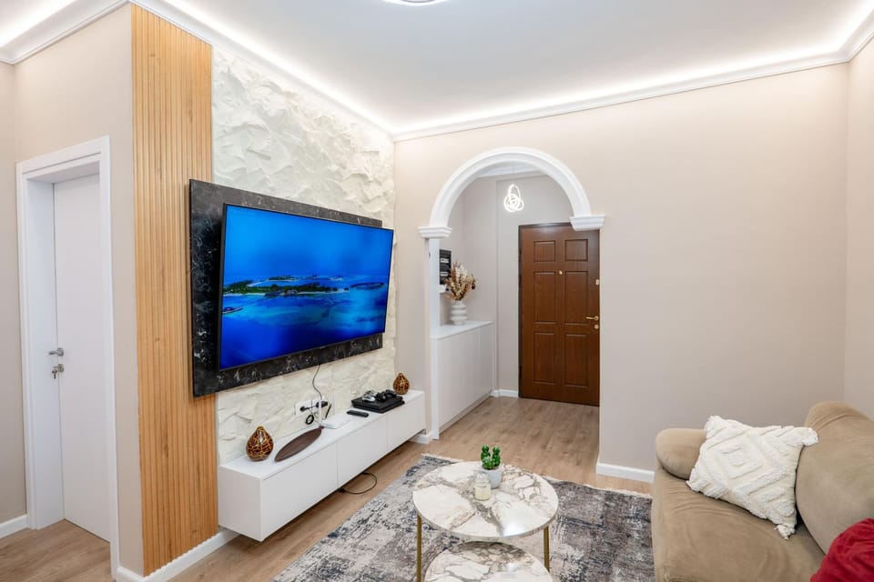 Communal lounge/ TV room, TV and multimedia, Living room, Seating area, Evening entertainment, wardrobe